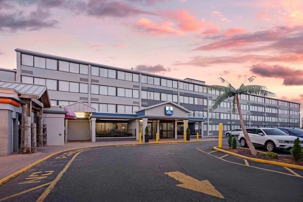 Exterior of Best Western, Rutgers University